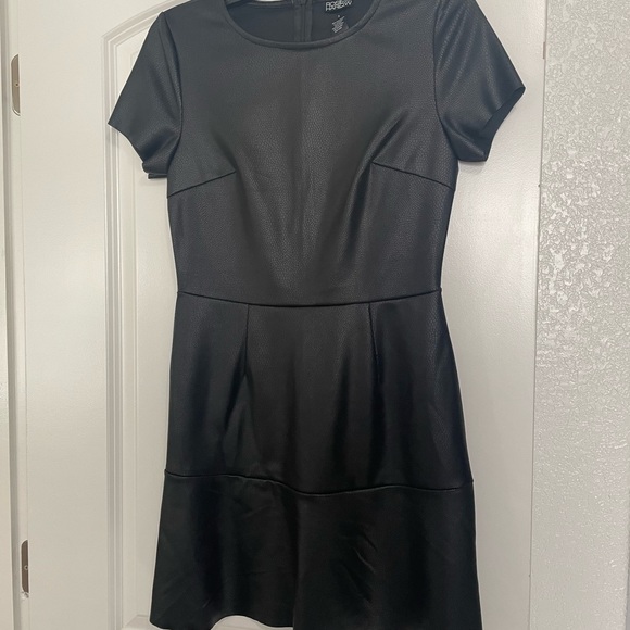 Macys Rosie Harlow brand faux leather dress - Picture 2 of 6